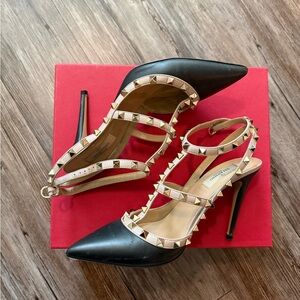 Valentino Garavani Rockstud Black & Nude Heels